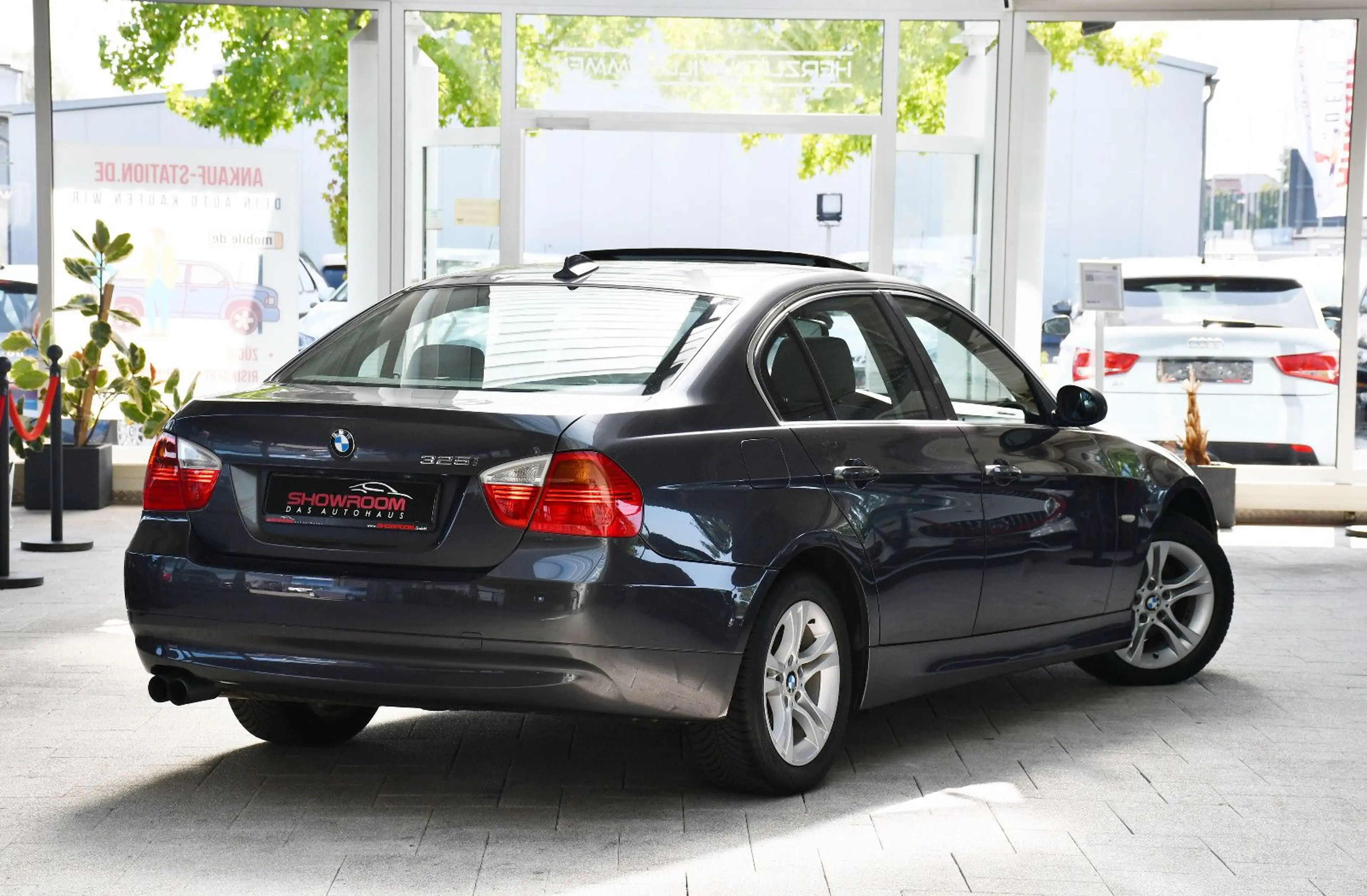 BMW 325 i Automatik Tempomat Navi PDC SHZ 55tkm 2.Hd — photo 2