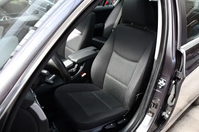 BMW 3 Series view 10