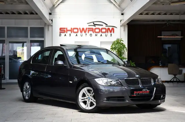 BMW 3 Series view 3