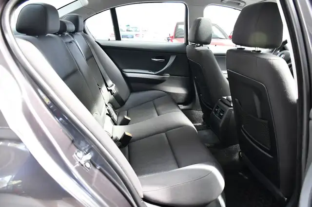BMW 3 Series view 14