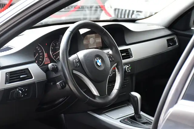 BMW 3 Series view 15