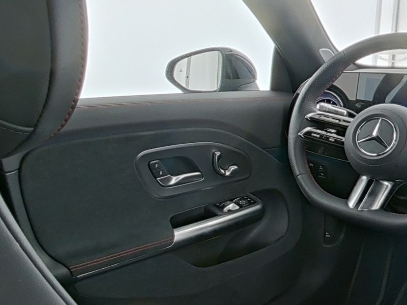 Mercedes-Benz CLA 250 + EQ AMG+PREMIUM NIGHT PANO MEMOR FAP VZA — photo 9