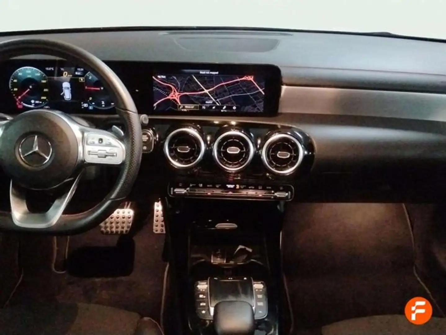 Mercedes-Benz CLA 180 D DCT Shooting Brake - 5P (2019) Gris - 2