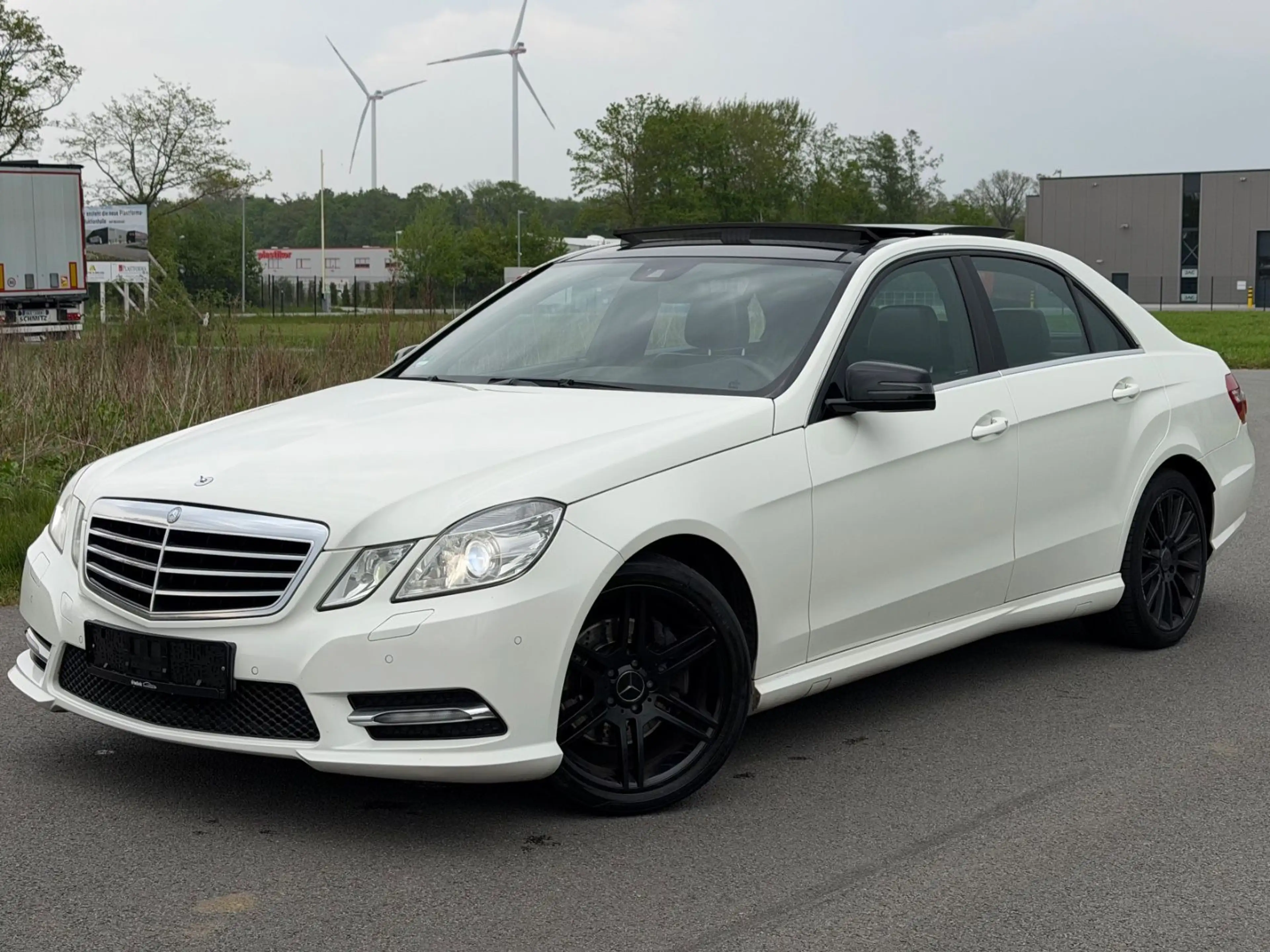 Mercedes-Benz E 200 E200 CDI Limousine AMG Pano Xenon Leder