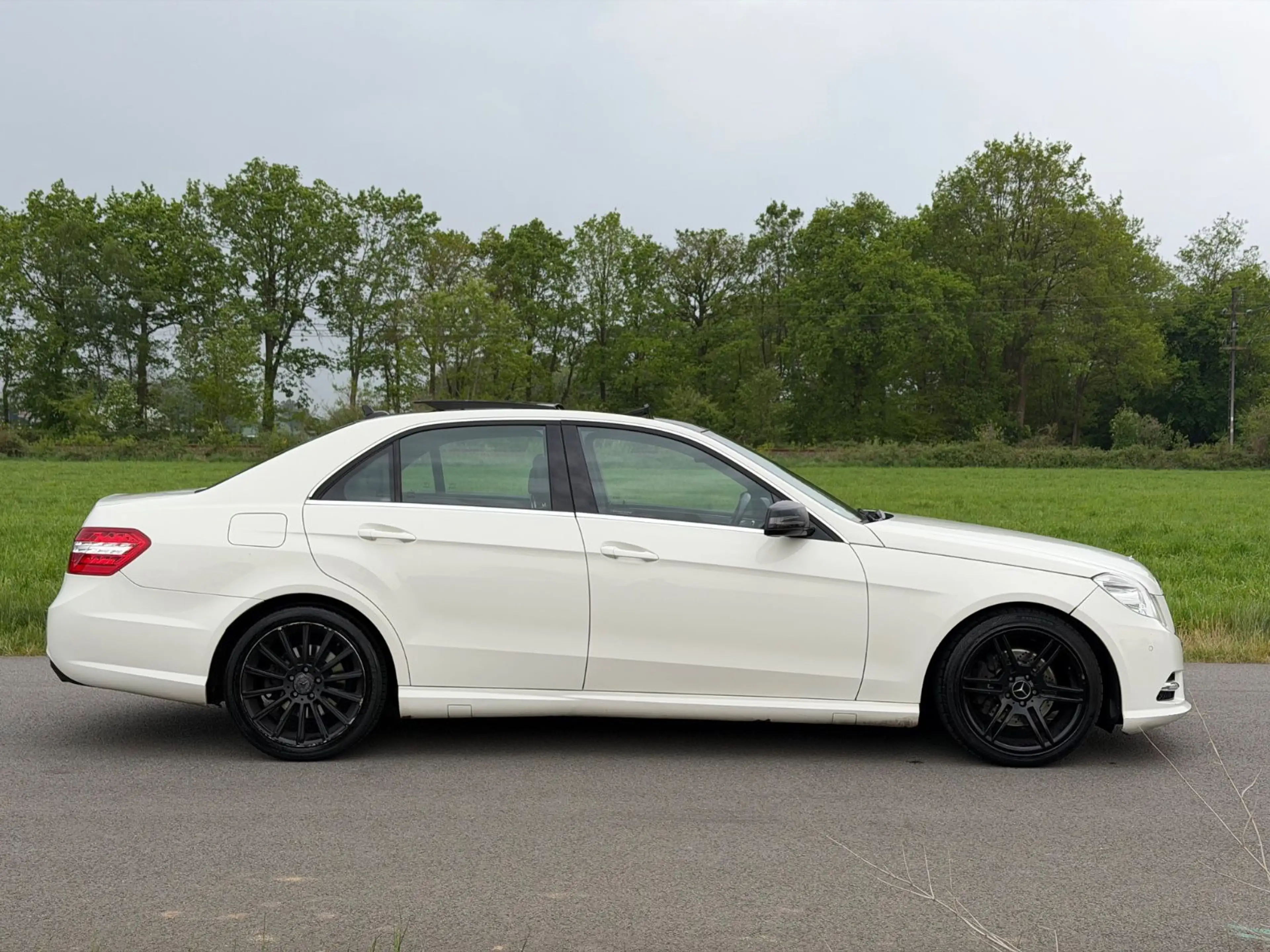 Mercedes-Benz E 200 E200 CDI Limousine AMG Pano Xenon Leder — photo 4