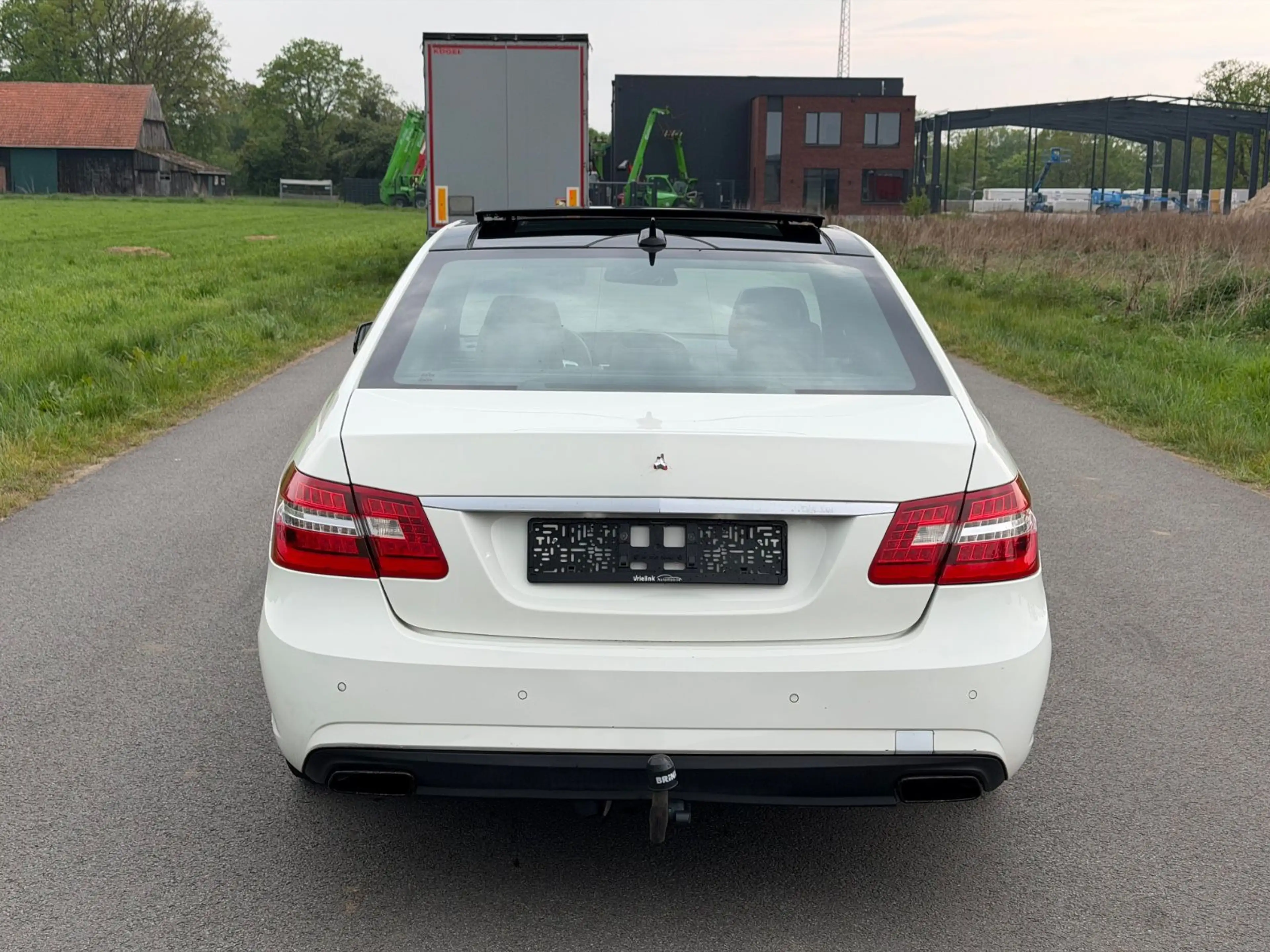 Mercedes-Benz E 200 E200 CDI Limousine AMG Pano Xenon Leder — photo 6