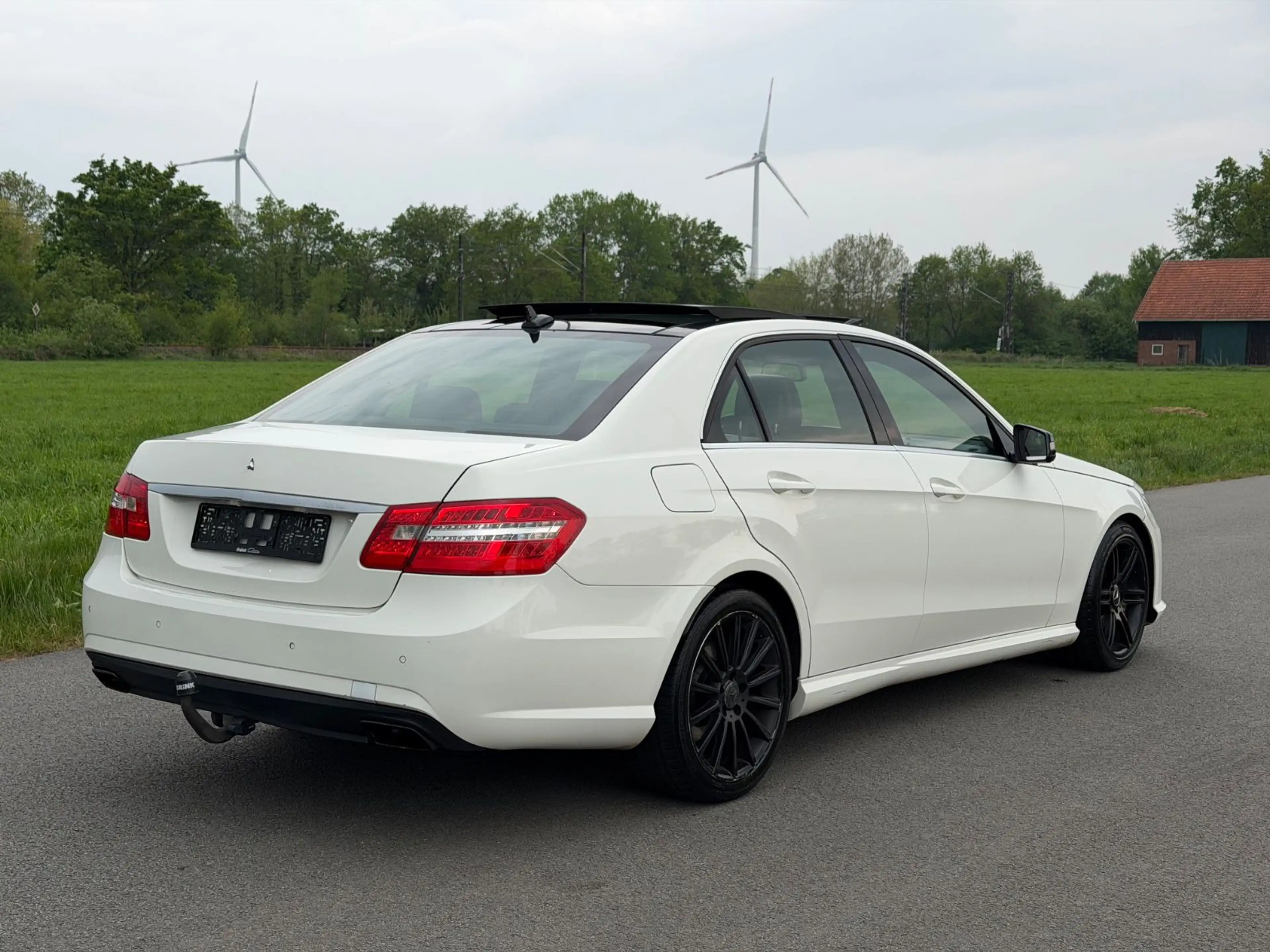 Mercedes-Benz E 200 E200 CDI Limousine AMG Pano Xenon Leder — photo 5