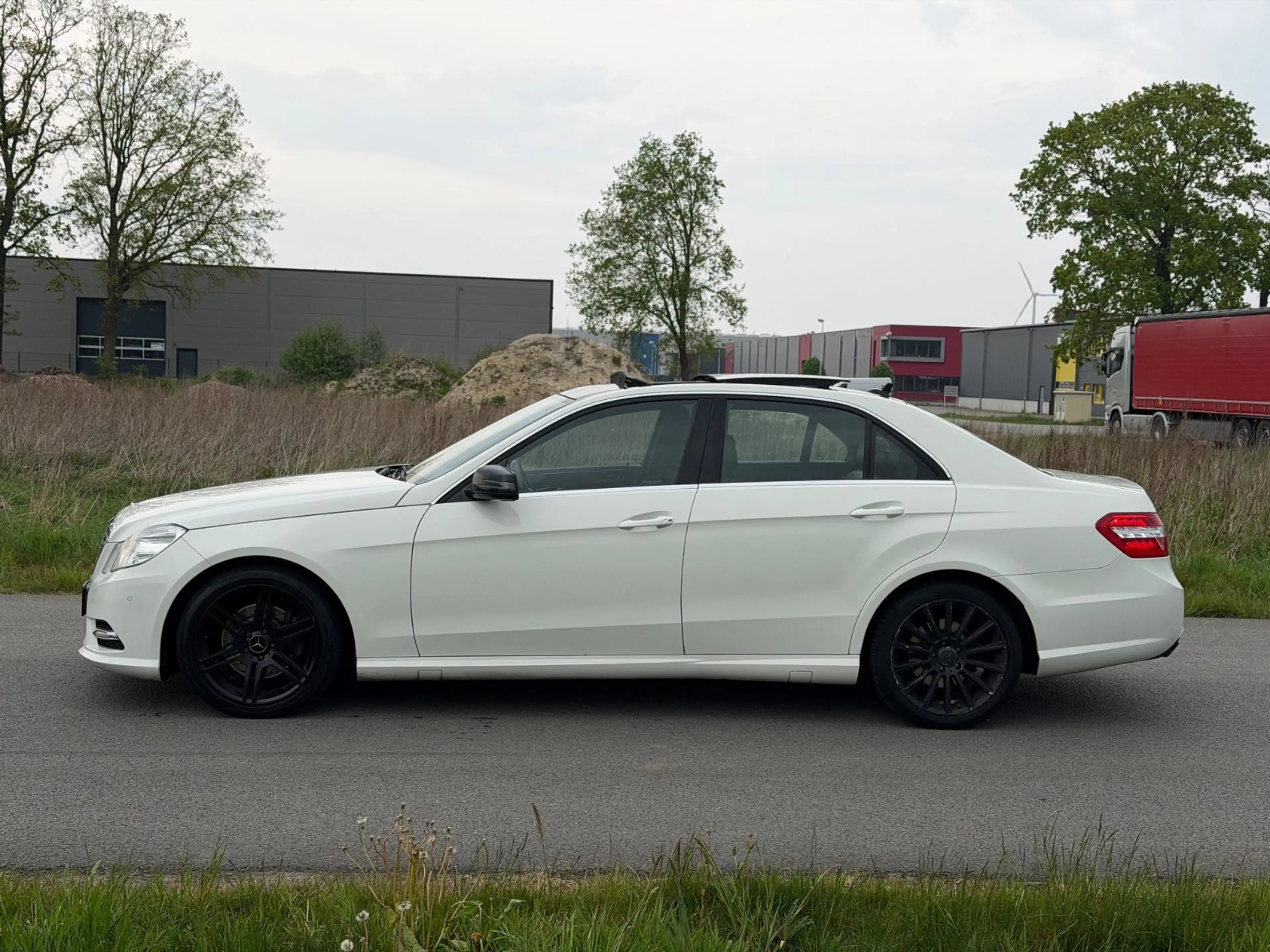 Mercedes-Benz E 200 E200 CDI Limousine AMG Pano Xenon Leder — photo 8