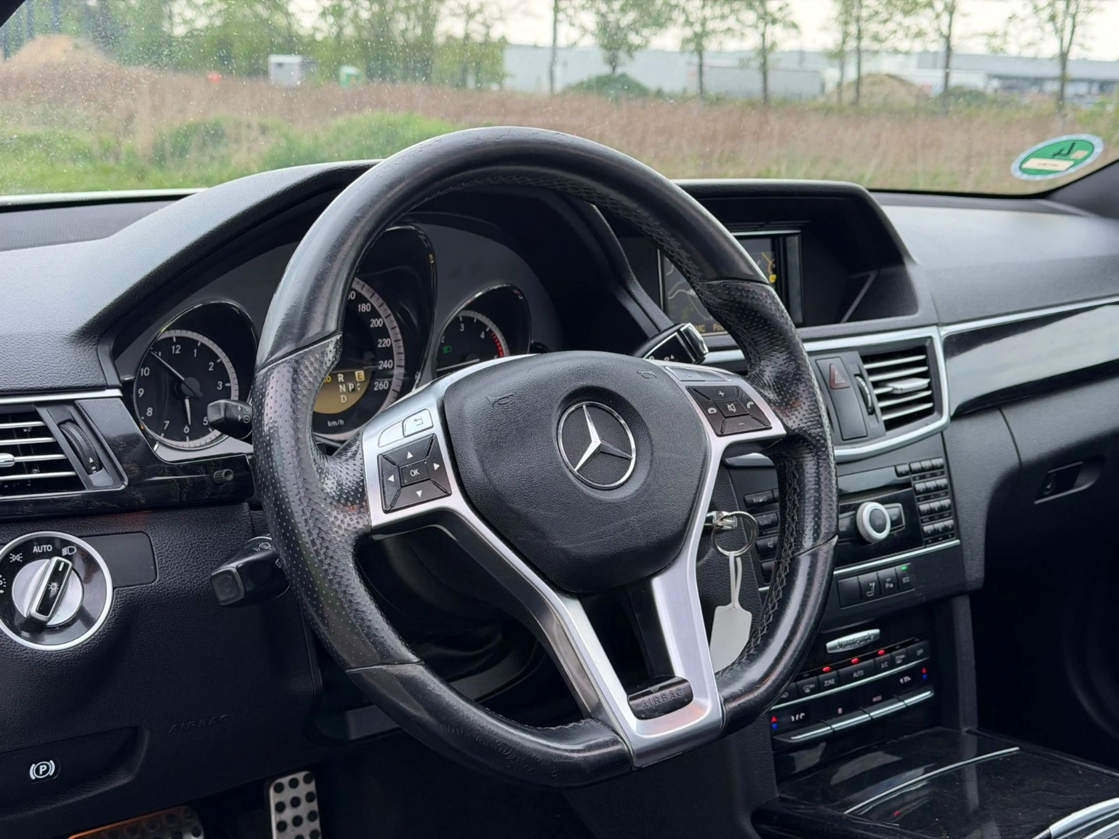 Mercedes-Benz E 200 E200 CDI Limousine AMG Pano Xenon Leder — photo 12