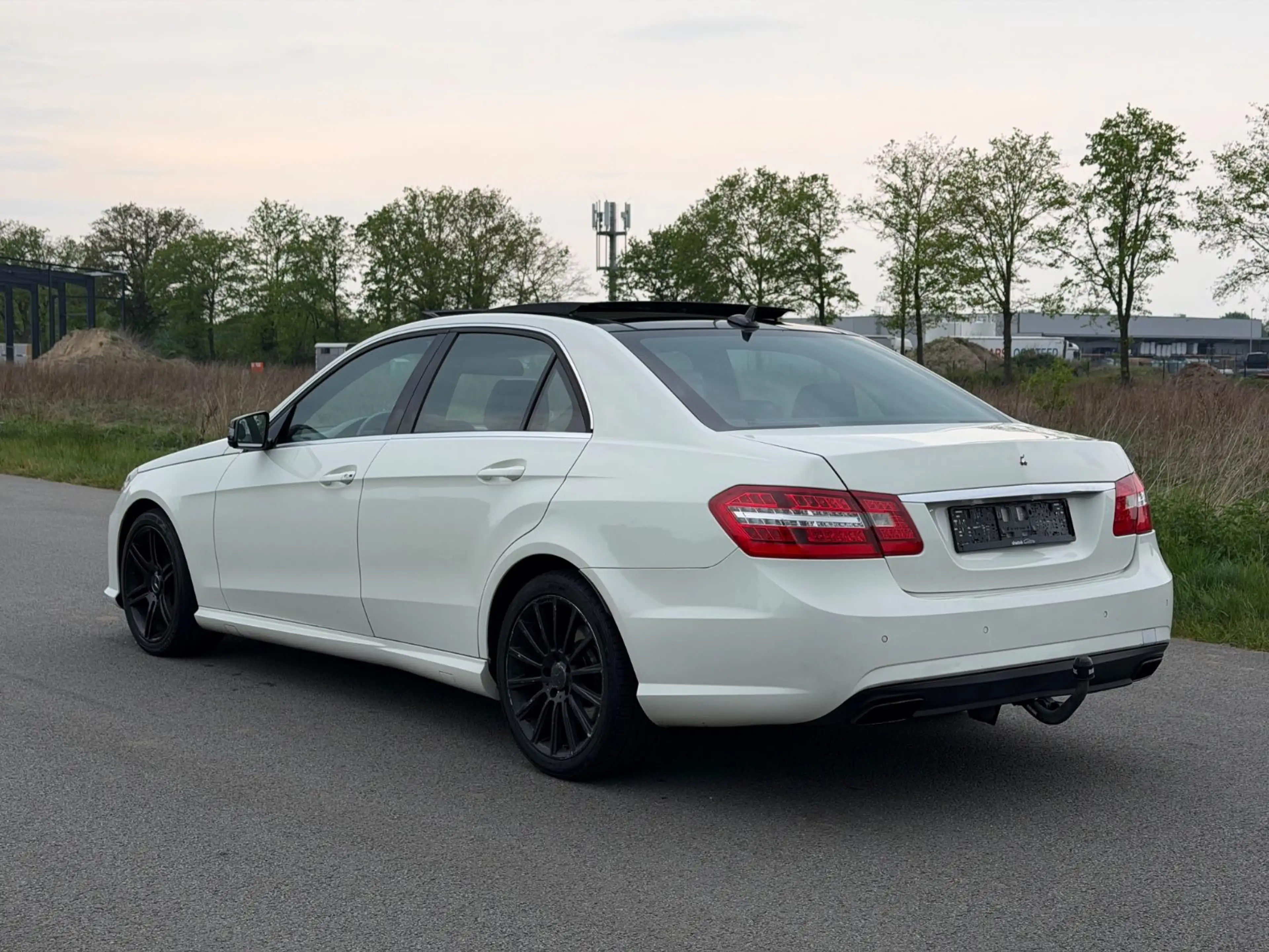 Mercedes-Benz E 200 E200 CDI Limousine AMG Pano Xenon Leder — photo 7