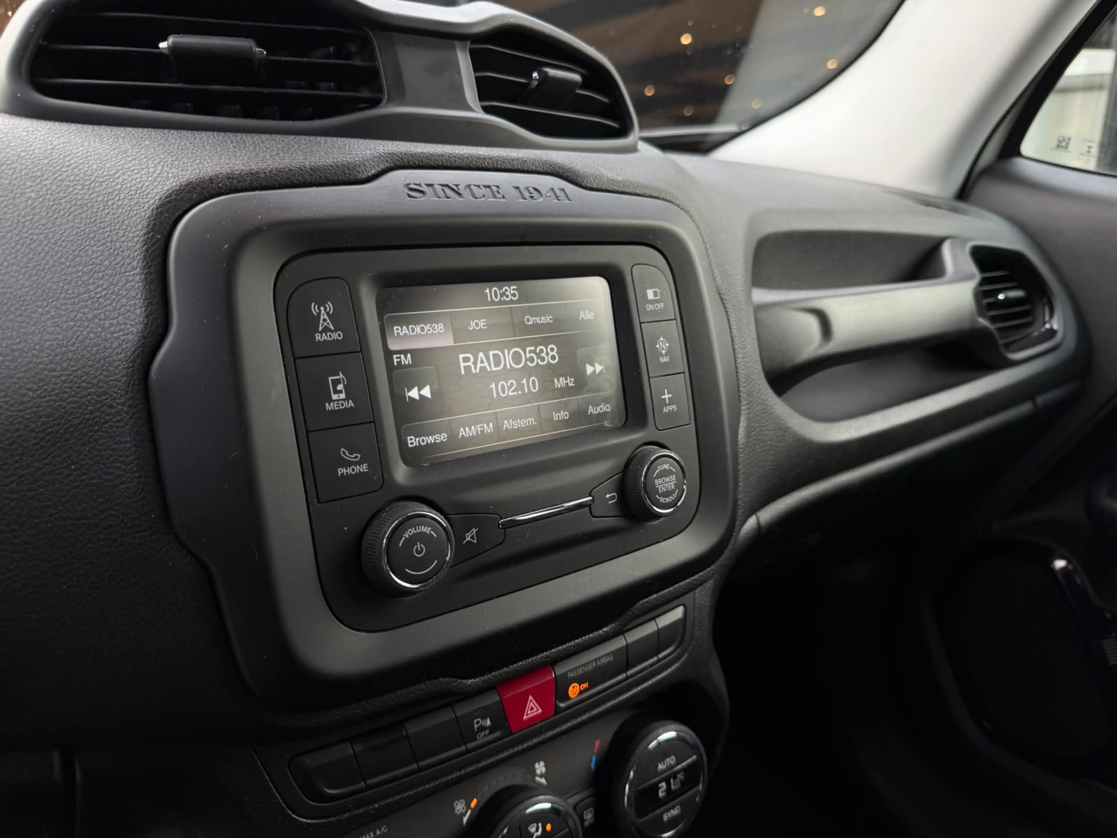 Jeep Renegade 1.6 E-Torq Longitude Keyless Navigatie PDC — photo 16