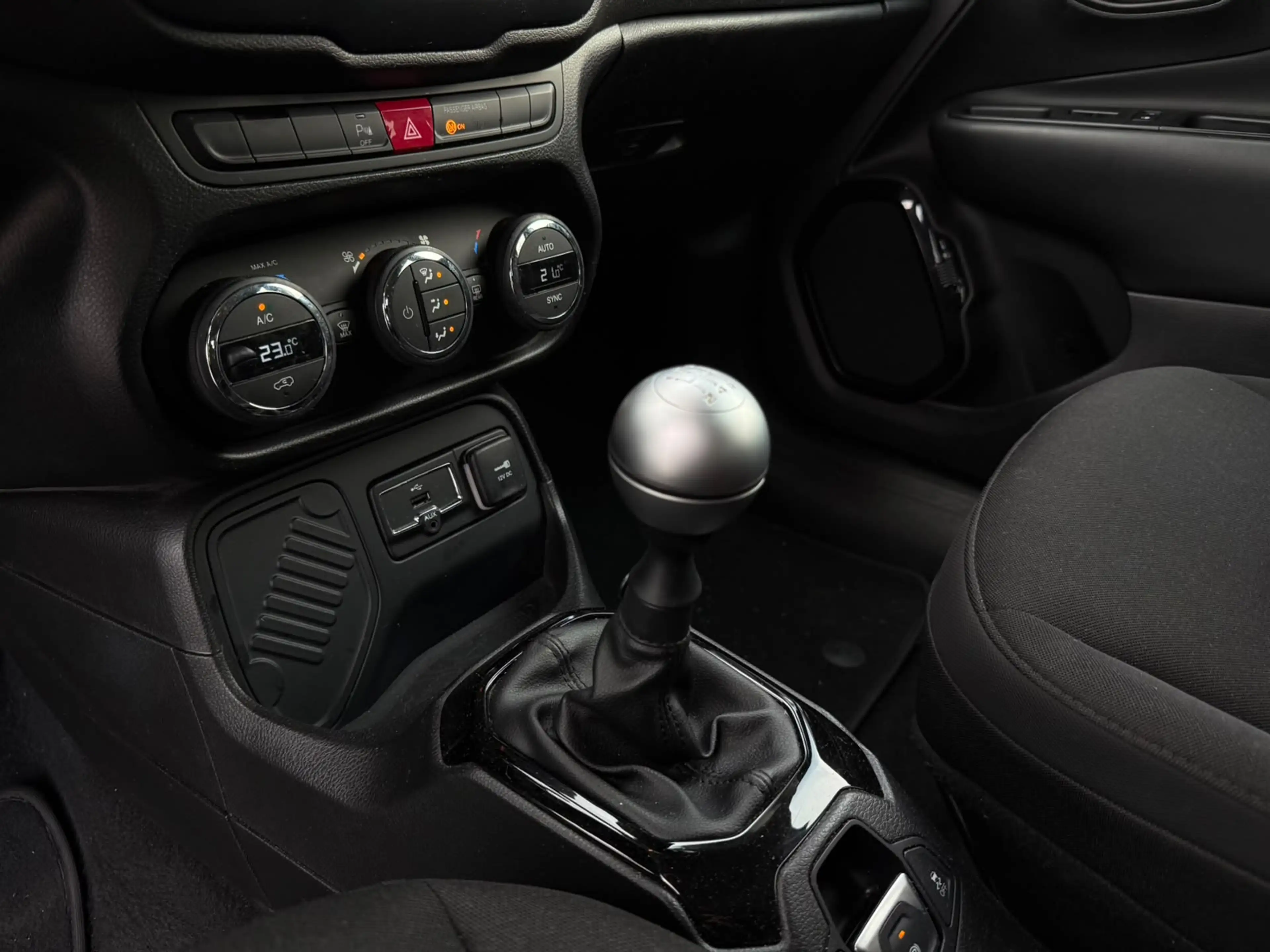 Jeep Renegade 1.6 E-Torq Longitude Keyless Navigatie PDC — photo 11