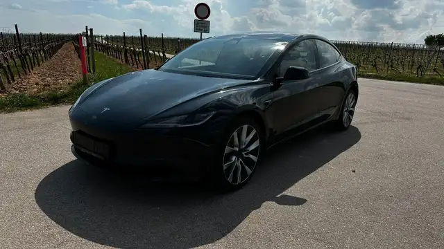 Tesla Model 3 Long Range Dual AWD Highland