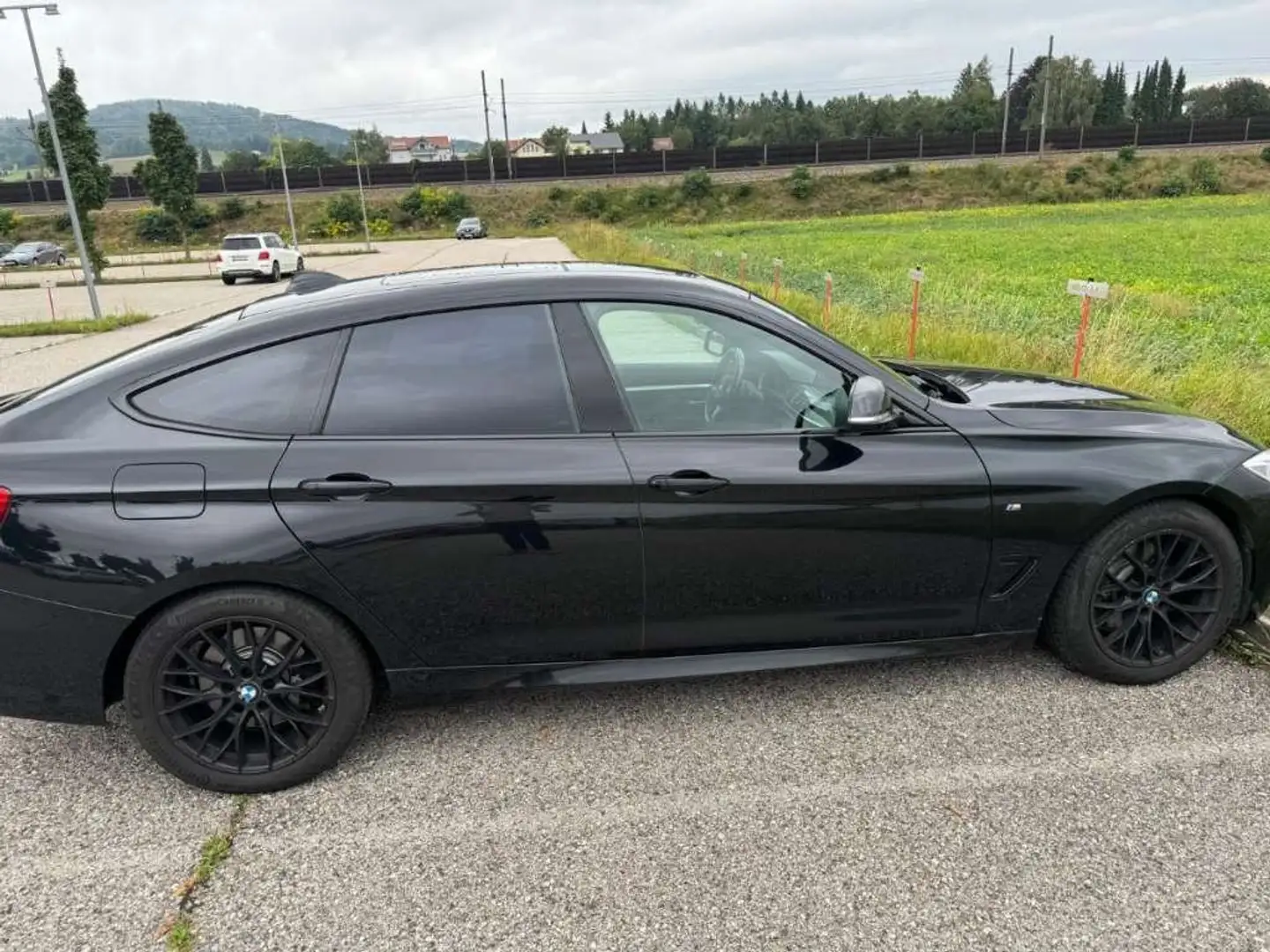 BMW 330 330d Gran Turismo Aut. Gran Turismo Schwarz - 2