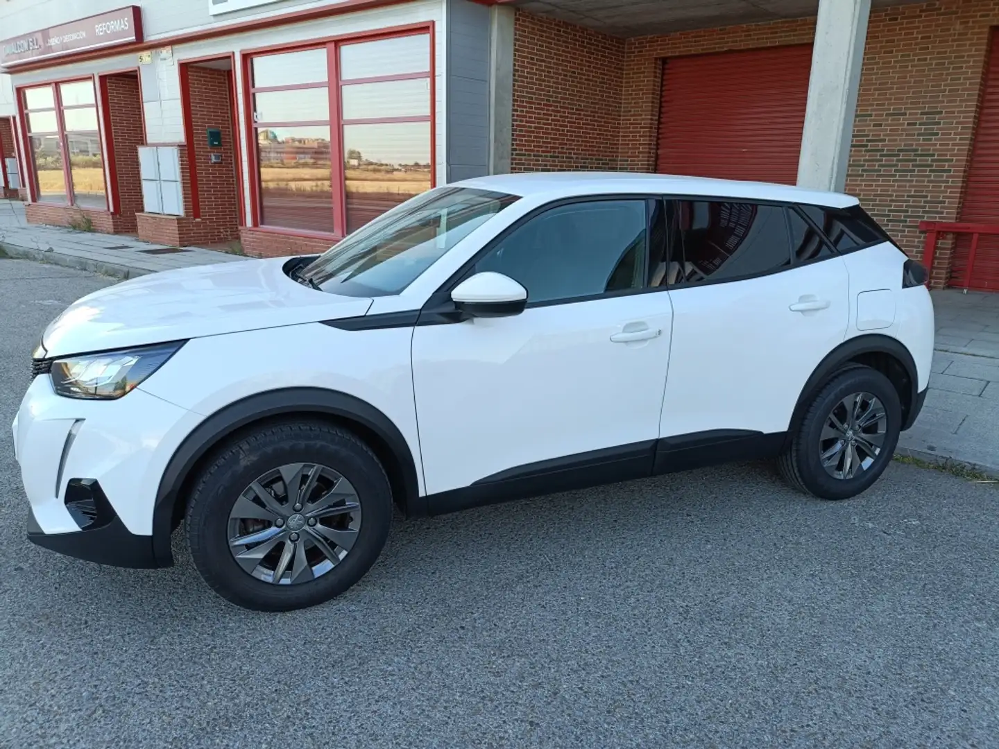 Peugeot 2008 1.2 PureTech S&S Active Pack 100 Bianco - 2