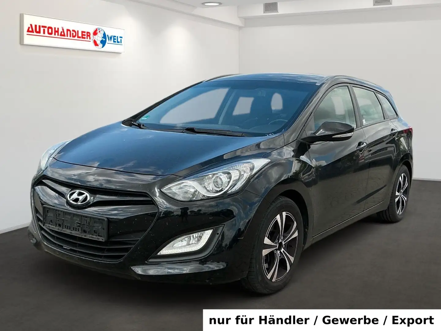 Hyundai i30 Kombi 1.6 CRDi AAC SHZ Navi PDC AHK Tempo Schwarz - 1