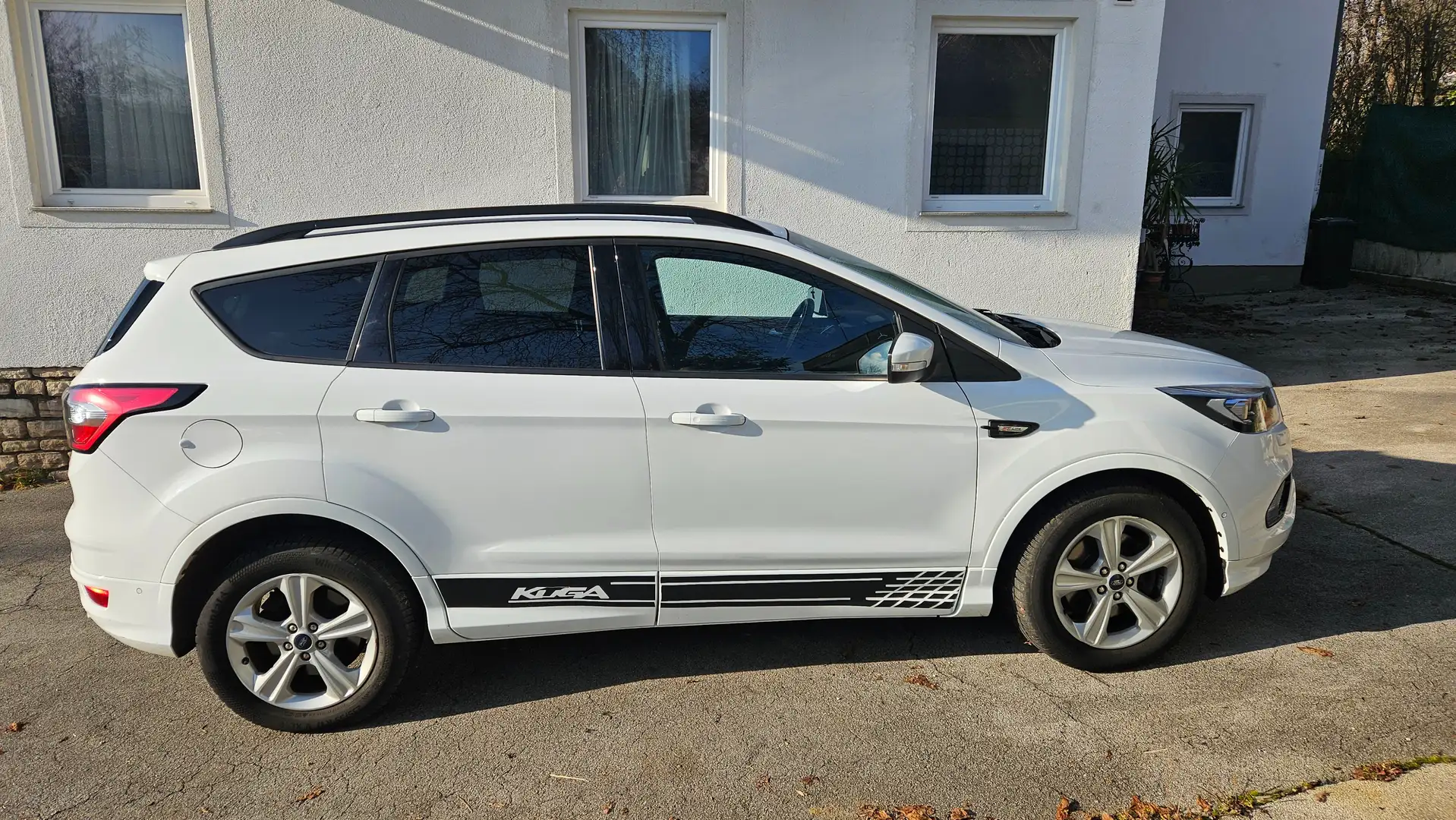 Ford Kuga Kuga 2,0 TDCi ST-Line AWD ST-Line Weiß - 1