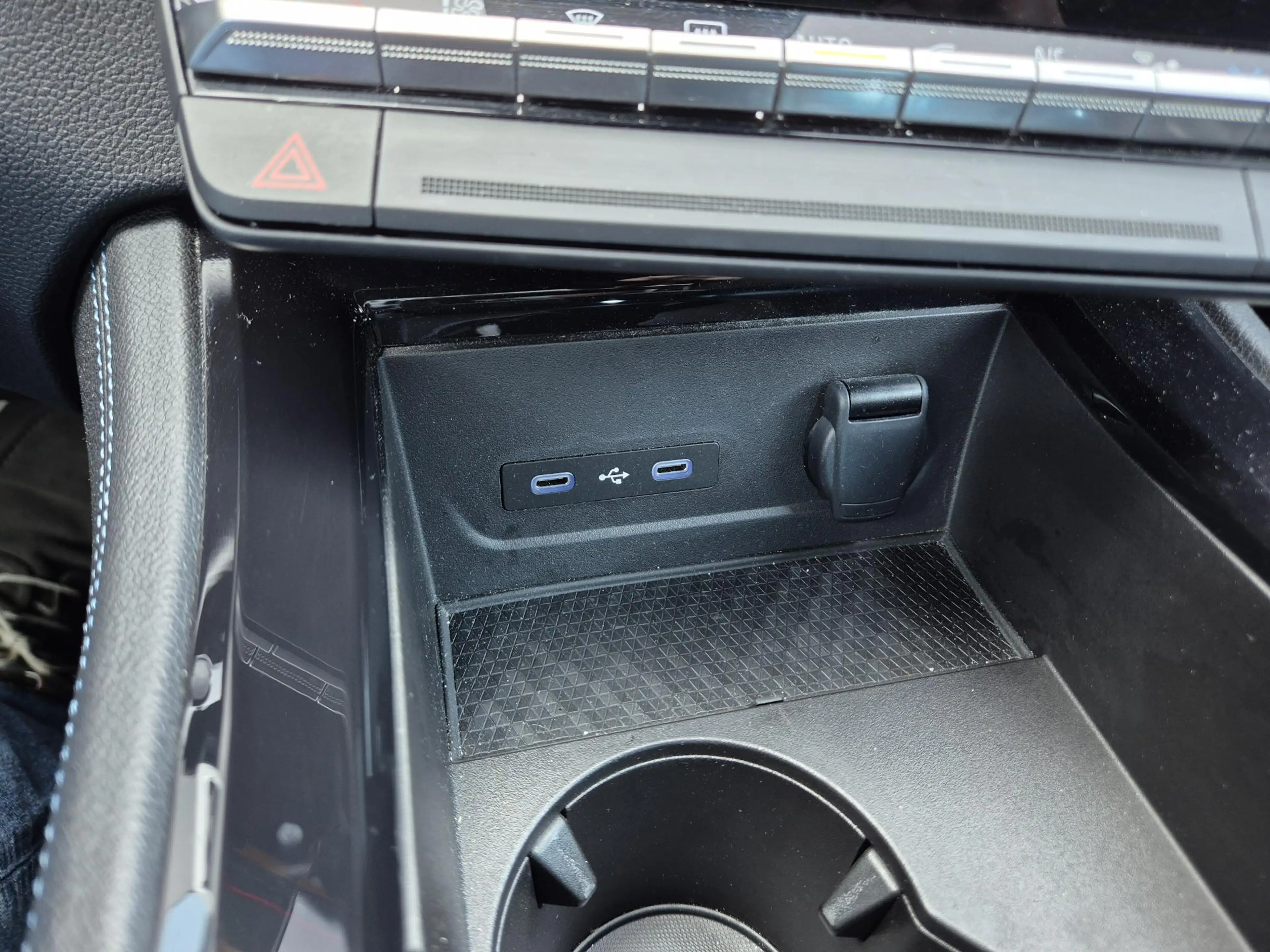 Renault Austral E-Tech full hybrid 200 techno esprit Alpine Trekha — photo 19