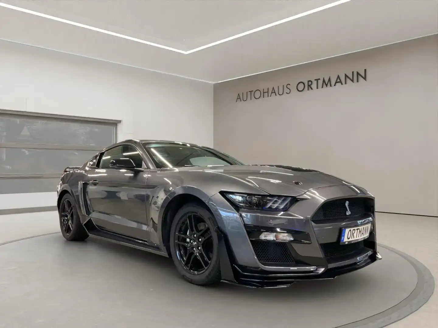 Ford Mustang GT 3.7 Benzin V6 Heckantrieb Automatik - 1