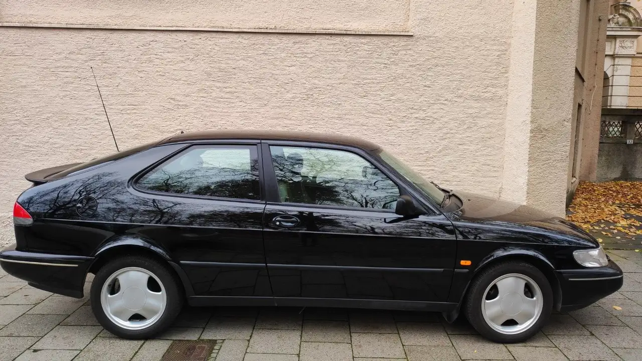 Saab 900