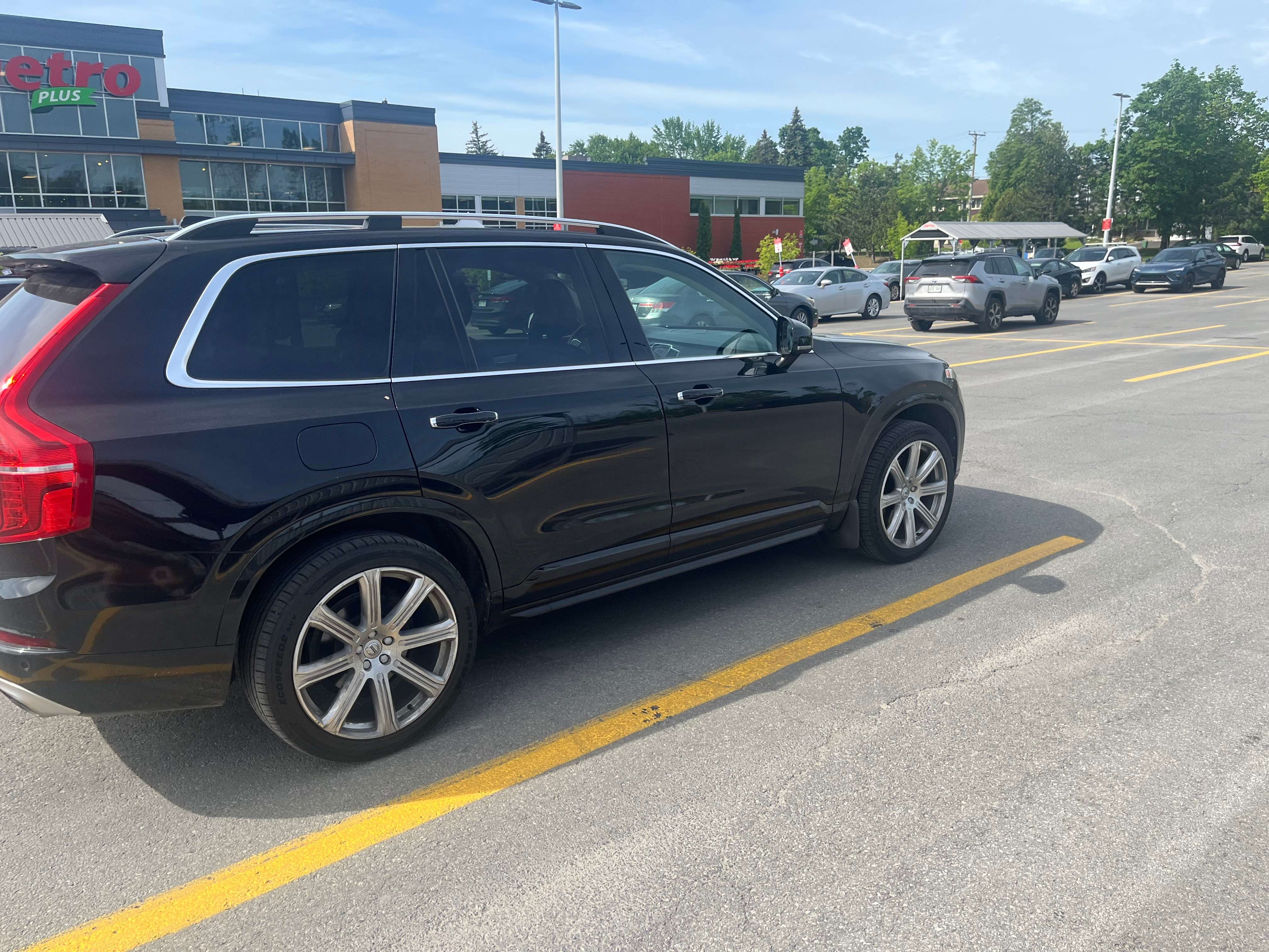 2017 Volvo XC90 T5 Momentum alt 2