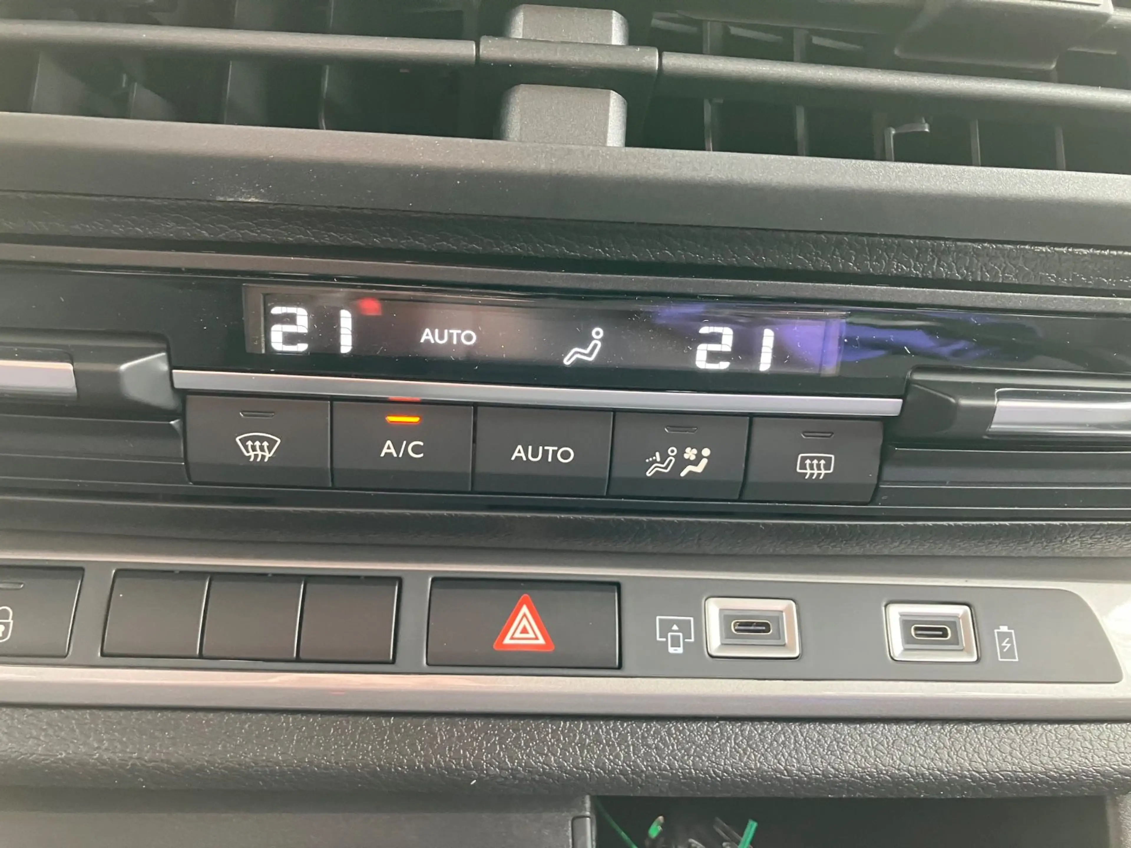 Opel Zafira Life 2,2 Autom Ed LED AHK SHZ 9 Sitz — photo 28