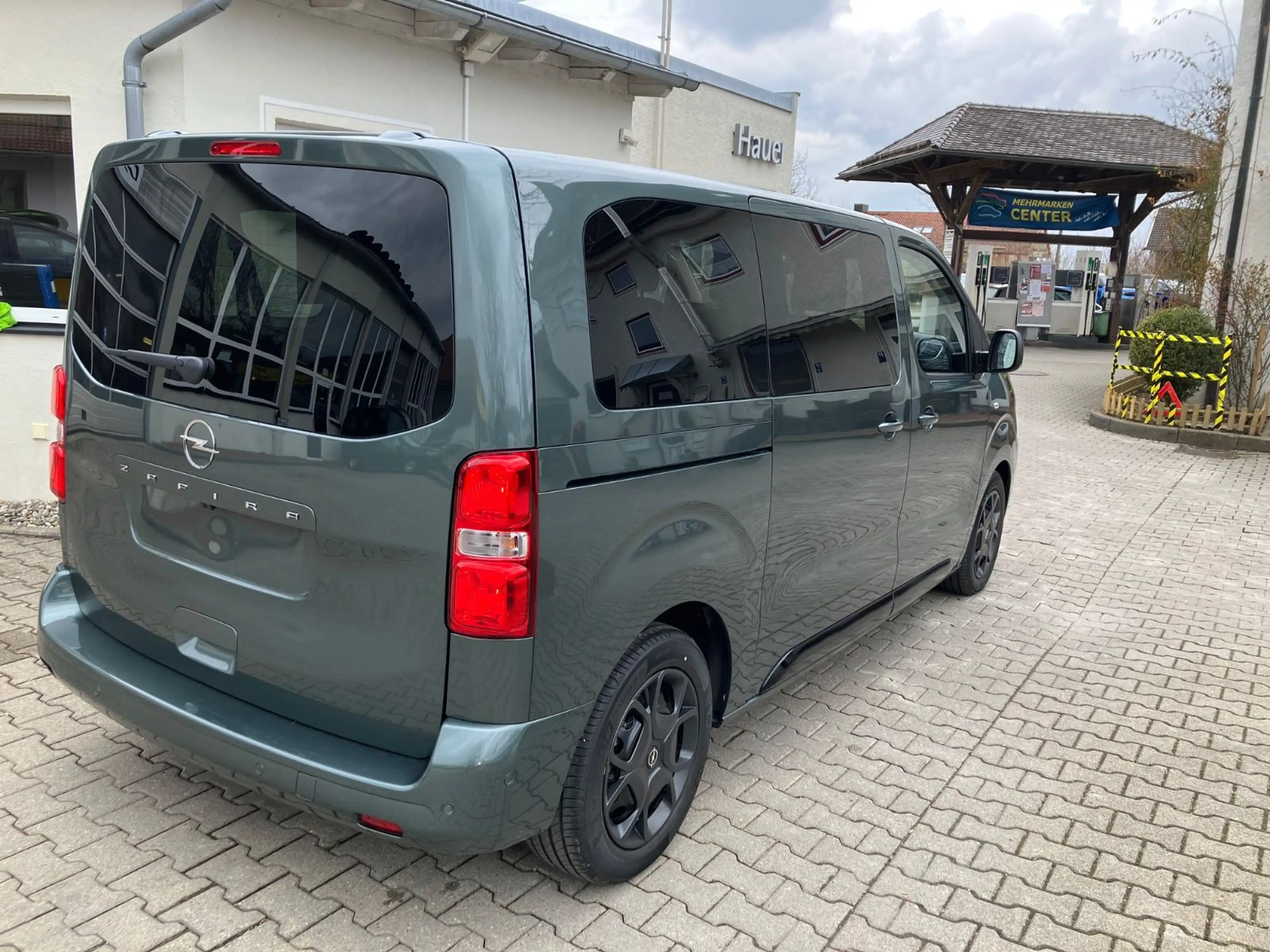 Opel Zafira Life 2,2 Autom Ed LED AHK SHZ 9 Sitz — photo 6