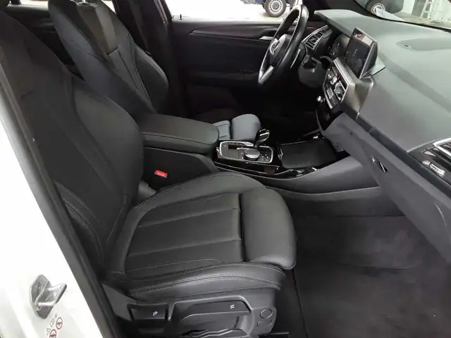 BMW X3 view 8