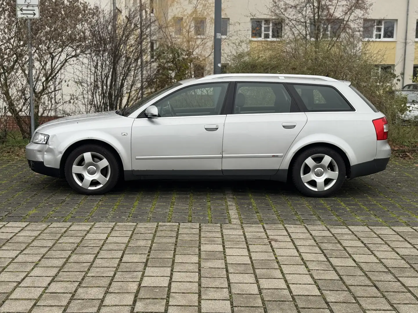 Audi A4 Avant Automatik 2,0 - noch TÜV Silber - 2