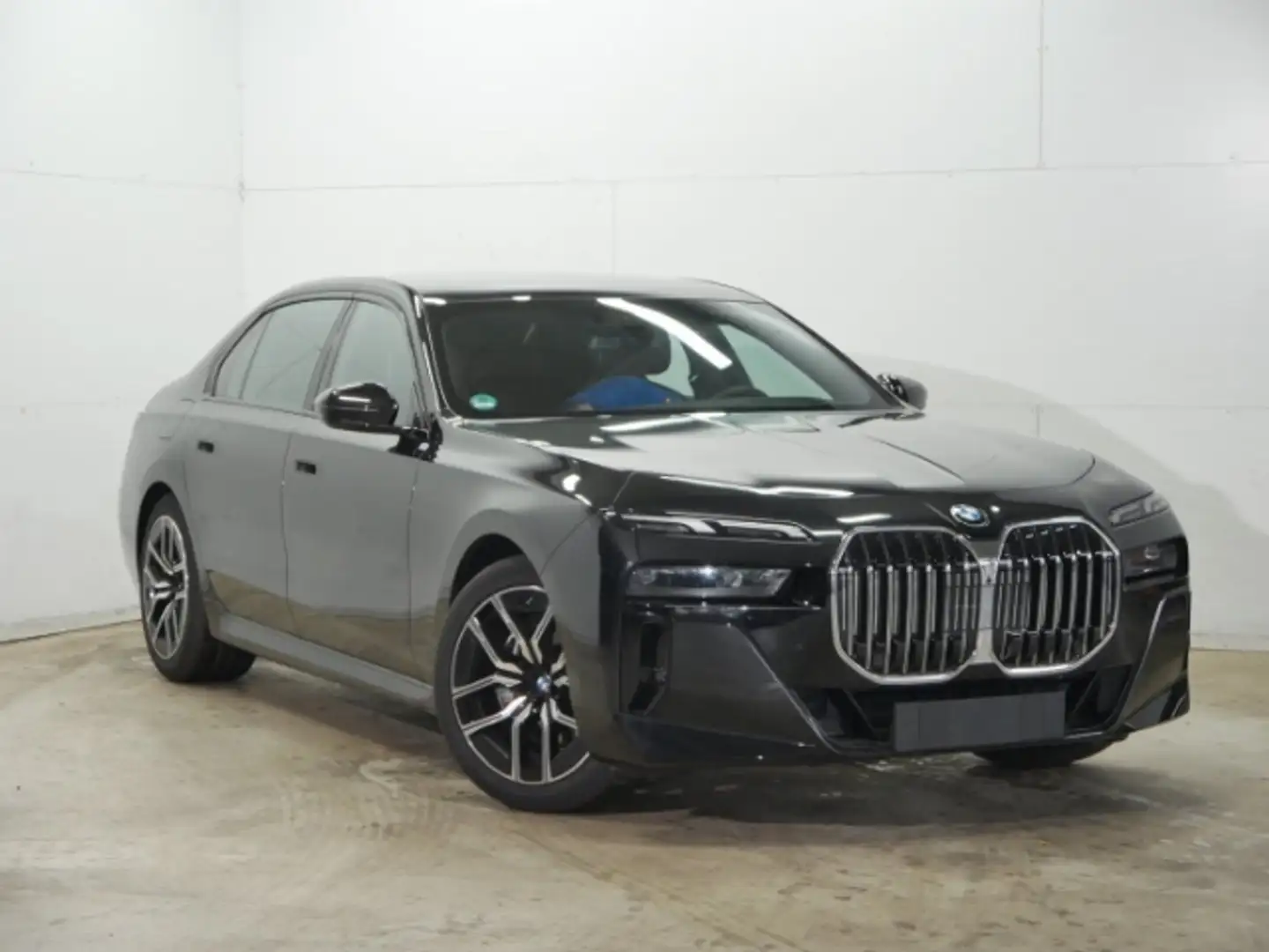 BMW 740 d xDrive M-Sport 22'' Pano-Sky Iconic St.Hzg. PA+ Schwarz - 2