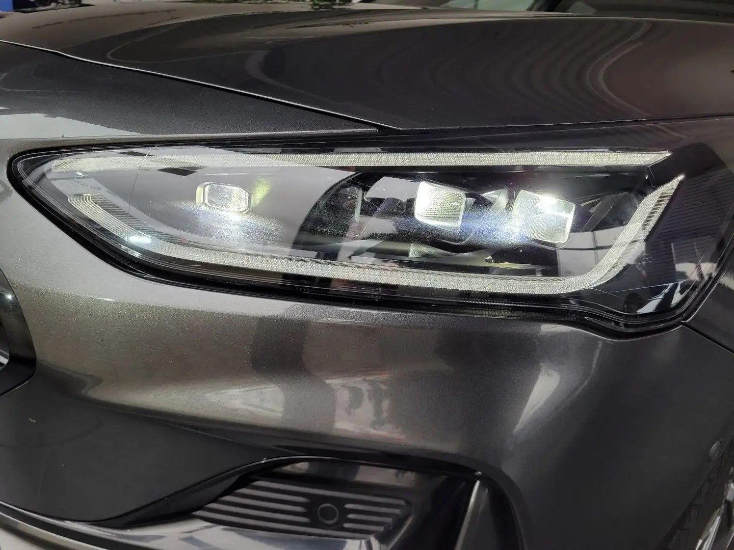 Ford Focus EcoBoost mHEV Autom. ST-Line X Matrix/HUD Grau - 2