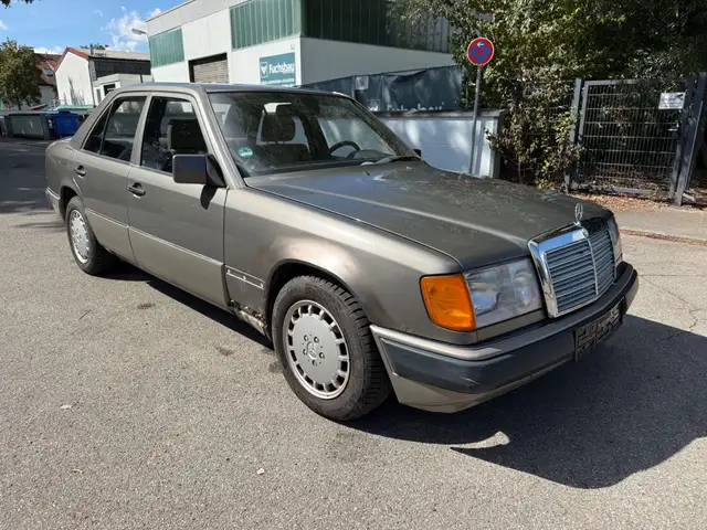 Mercedes-Benz E 230 Limousine Automatik Getriebe