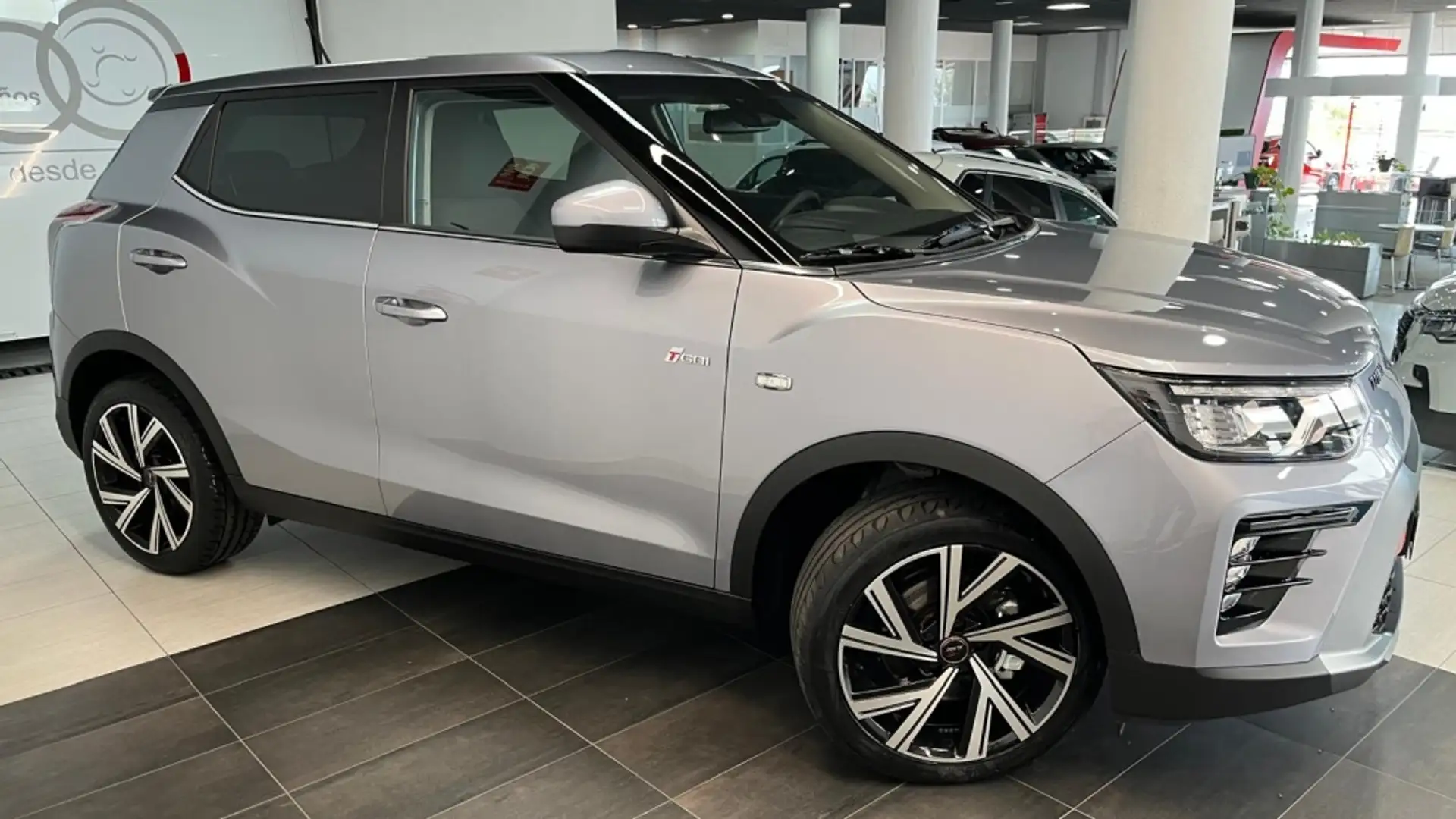 SsangYong Tivoli G15 Urban Plus 4x2 Aut. Silber - 2