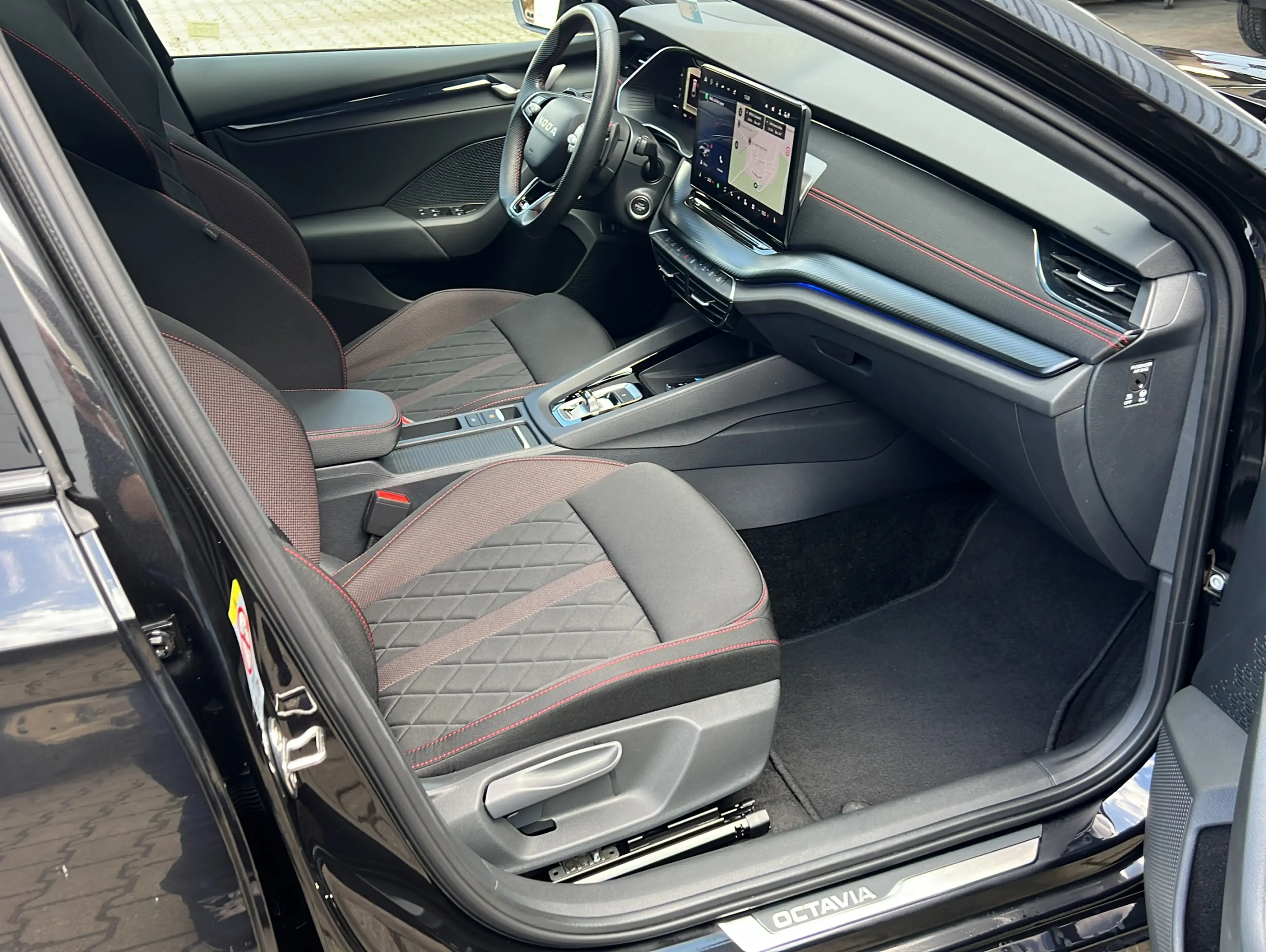 Skoda Octavia 2.0 TSI RS DSG*Pano*Navi*Kessy*SideAssist — photo 20