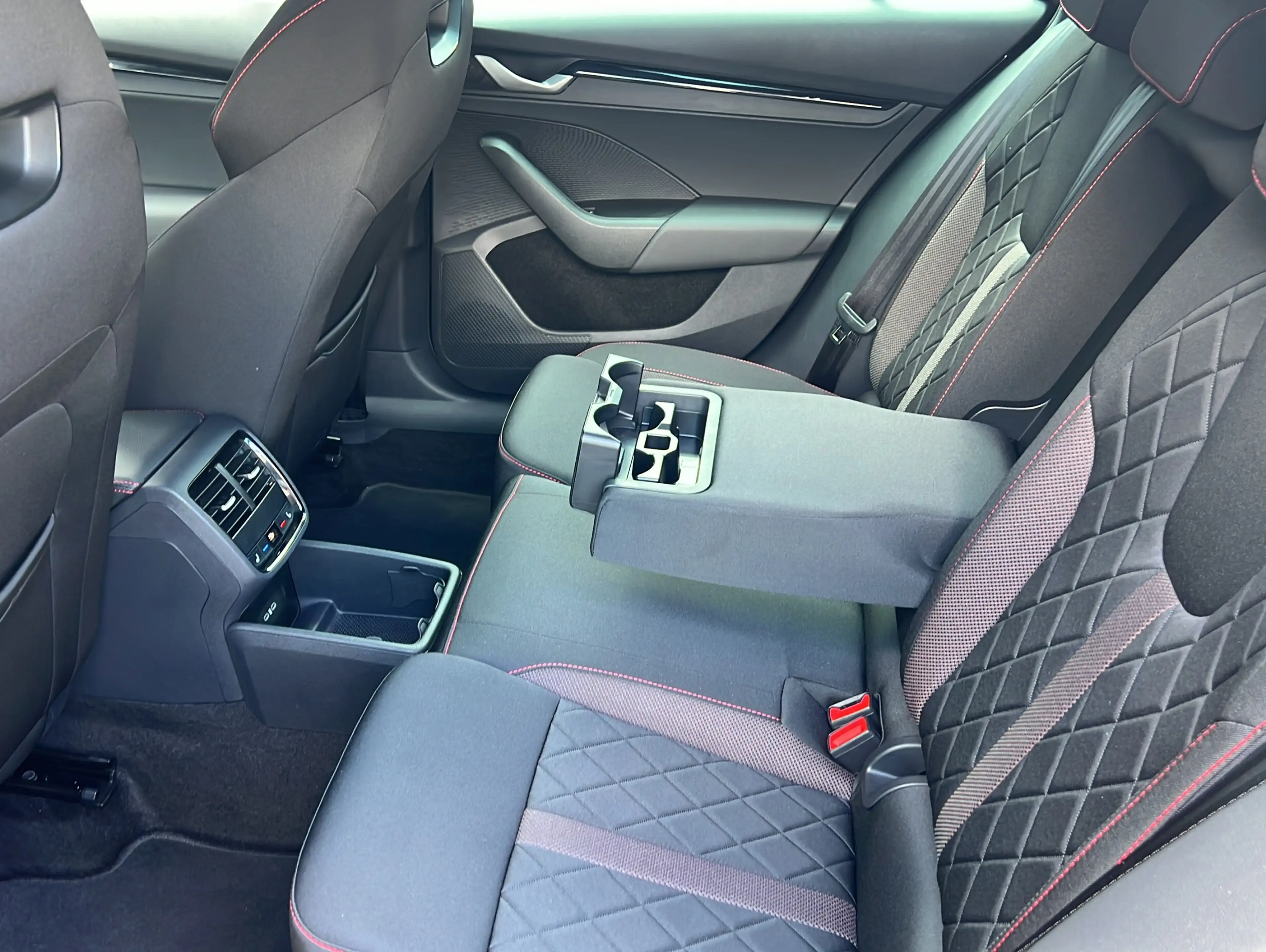 Skoda Octavia 2.0 TSI RS DSG*Pano*Navi*Kessy*SideAssist — photo 13