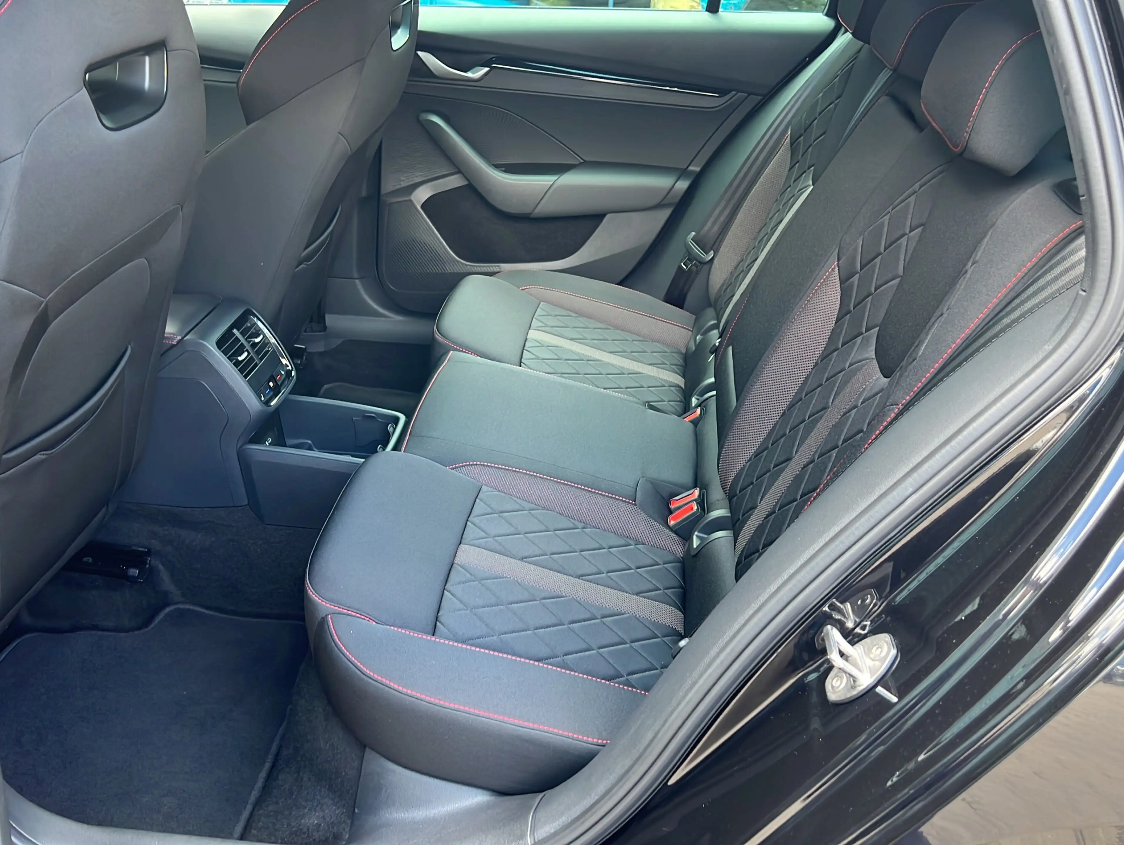 Skoda Octavia 2.0 TSI RS DSG*Pano*Navi*Kessy*SideAssist — photo 12