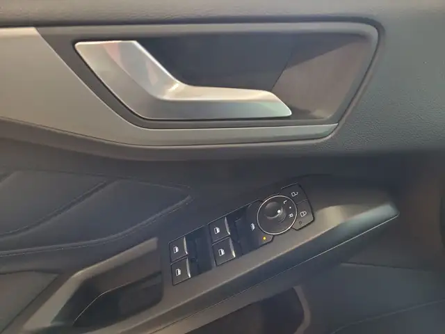 Ford Focus view 8