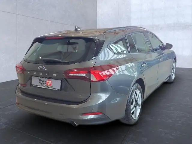 Ford Focus view 5