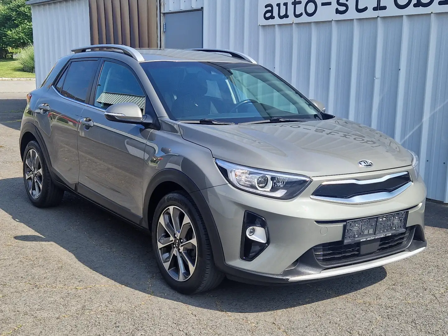 Kia Stonic GOLD 1.4 MPI Verde - 1