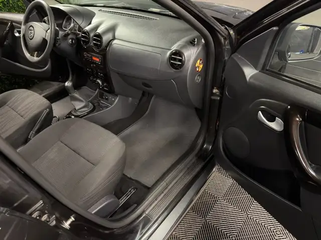 Dacia Duster view 12