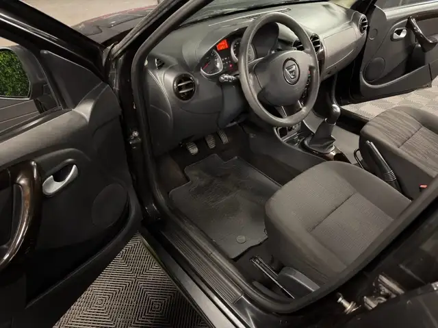 Dacia Duster view 9