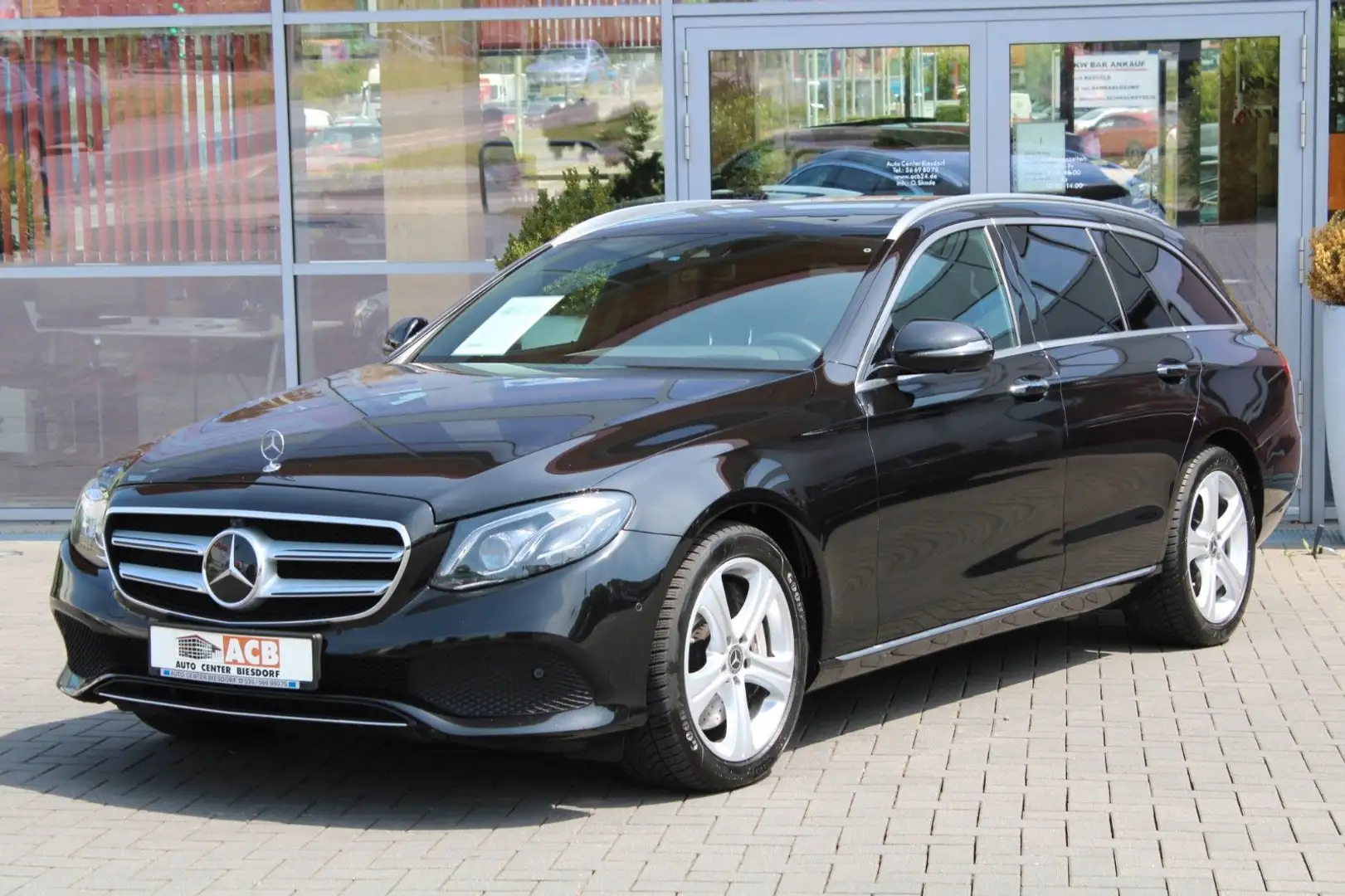 Mercedes-Benz E 350 d T 4M Distr. Comand LED Airmatic Wide AHK Schwarz - 2