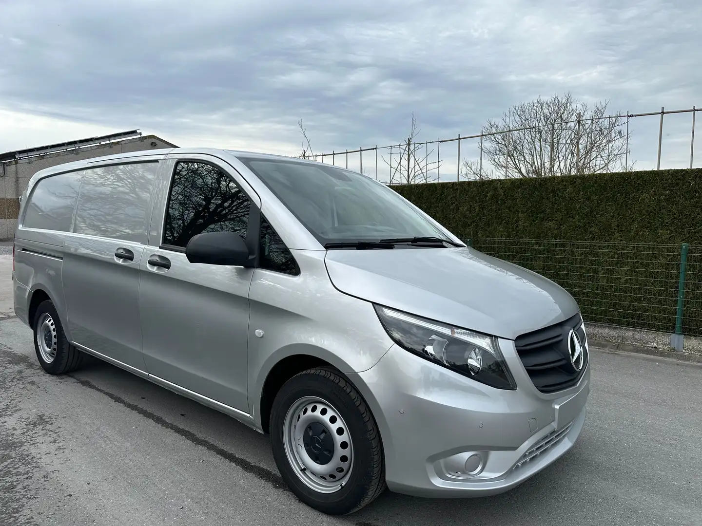 Mercedes-Benz Vito 114 CDI Full BOTT*9G Tronic Carplay/Clim/PDC/Navi Plateado - 2