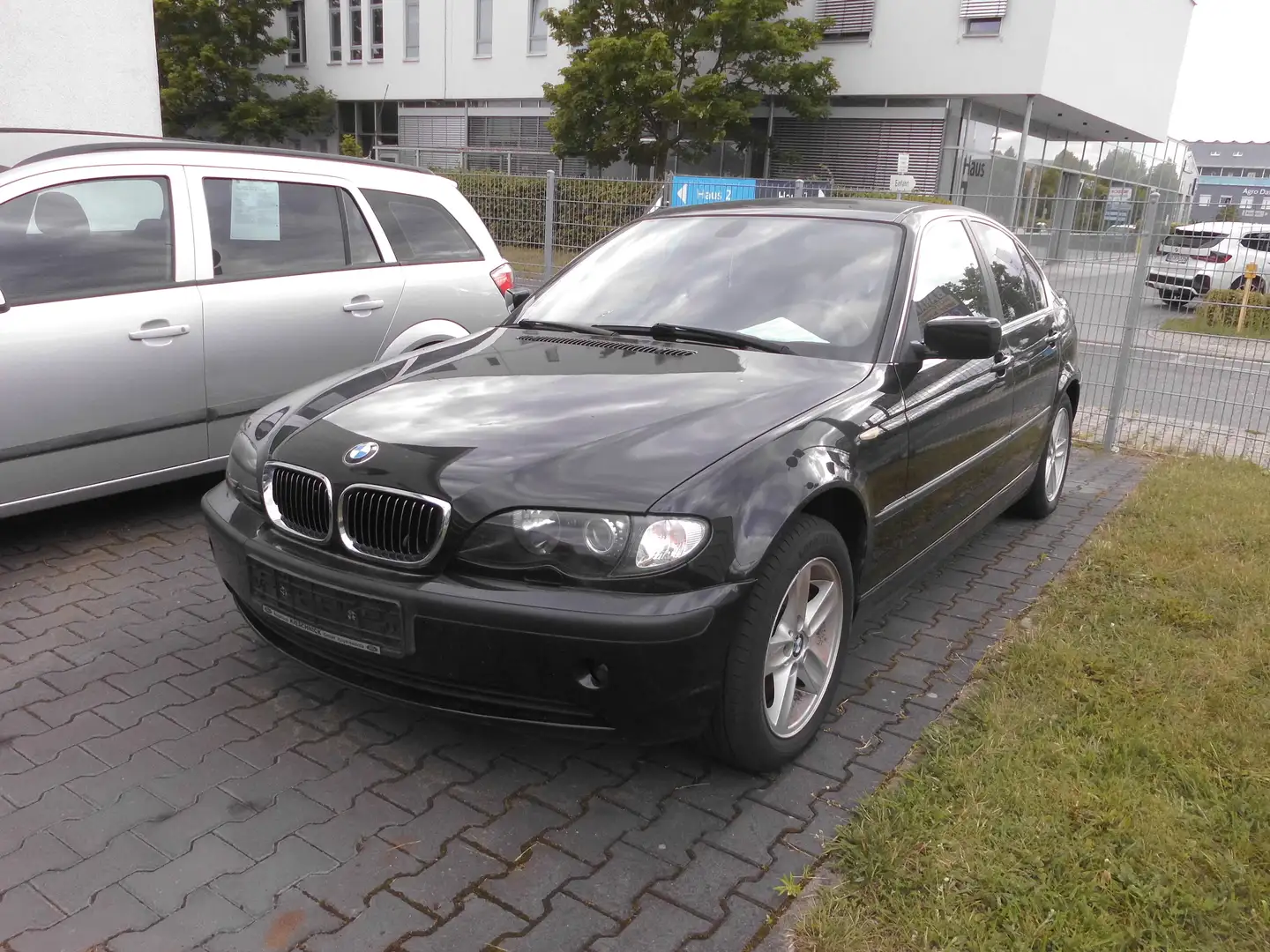 BMW 316 3er Edition Lifestyle, KLIMA,SITZHEIZUNG,ALUFELGEN Czarny - 1
