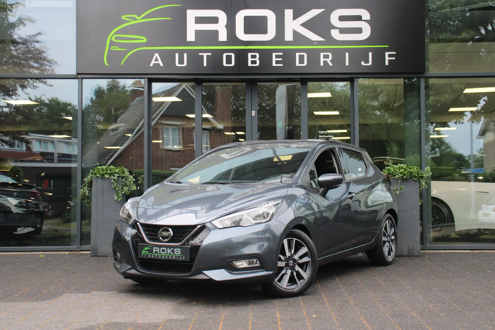 Nissan Micra 1.0 IG-T N-Connecta automaat Grijs - 1
