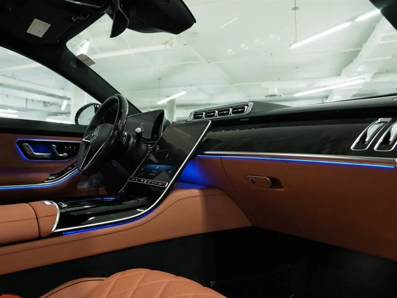 Mercedes-Benz S-Class снимка Mercedes-Benz S-Class