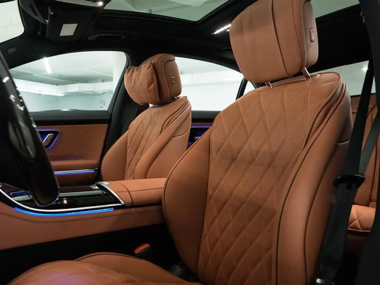 Mercedes-Benz S-Class снимка Mercedes-Benz S-Class