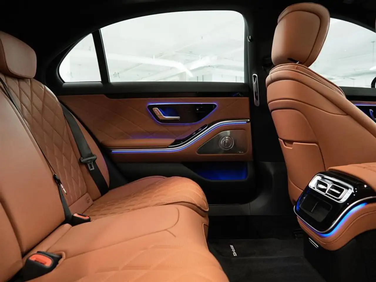 Mercedes-Benz S-Class снимка Mercedes-Benz S-Class
