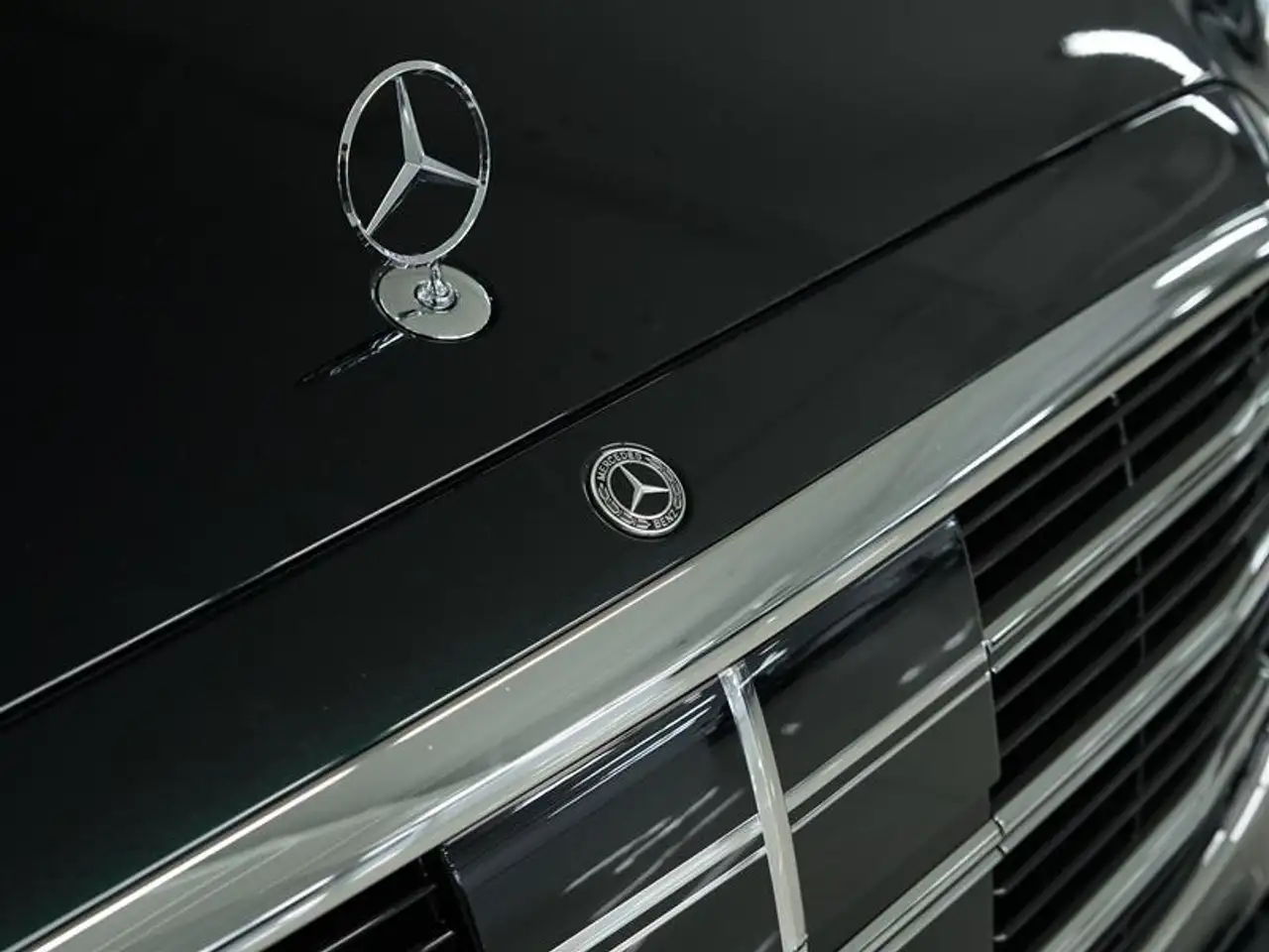 Mercedes-Benz S-Class снимка Mercedes-Benz S-Class