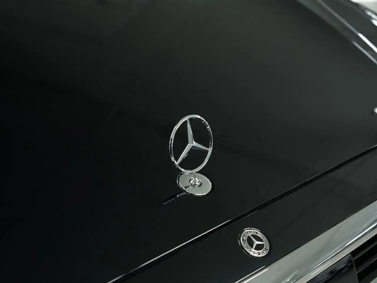 Mercedes-Benz S-Class снимка Mercedes-Benz S-Class